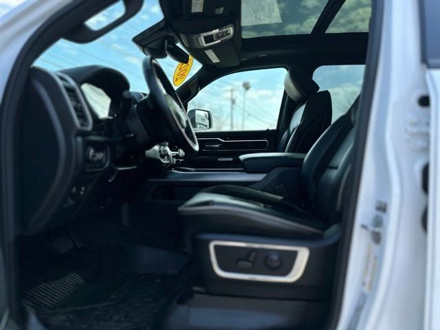 Used 2022 RAM 1500 Laramie AWD/4WD image 12