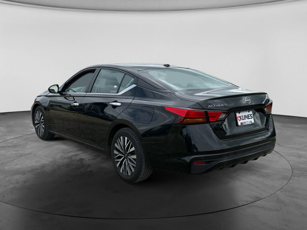 Used 2024 Nissan Altima 2.5 SV FWD image 7
