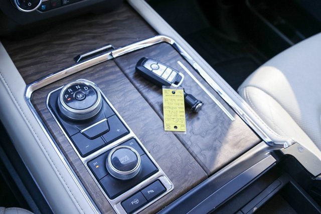Used 2020 Ford Expedition Platinum image 28