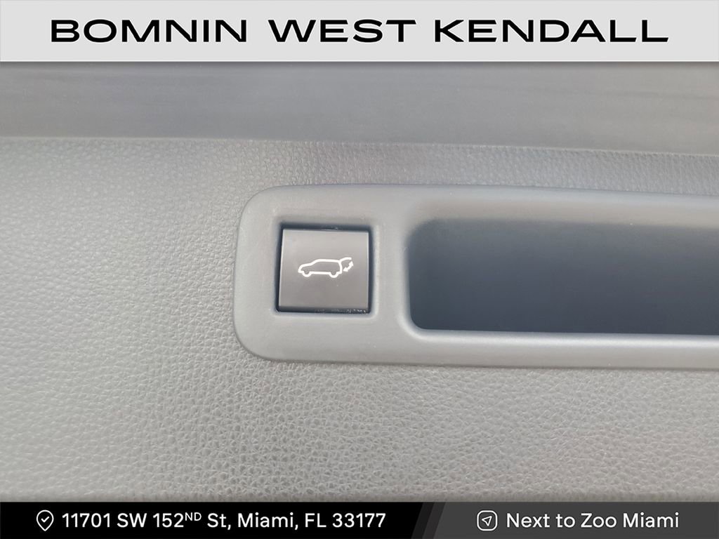 Used 2020 Toyota Highlander Limited image 14