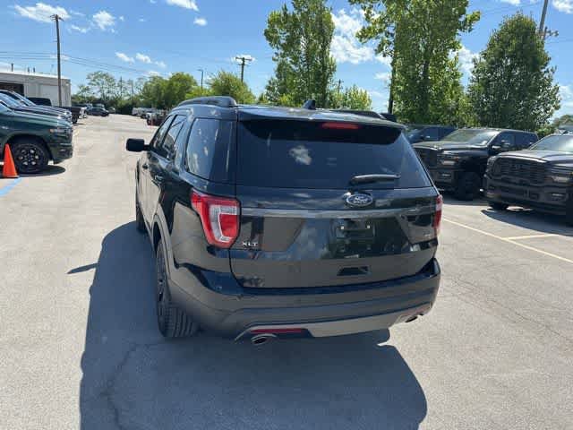 Used 2017 Ford Explorer XLT w/ Equipment Group 202A AWD/4WD image 21