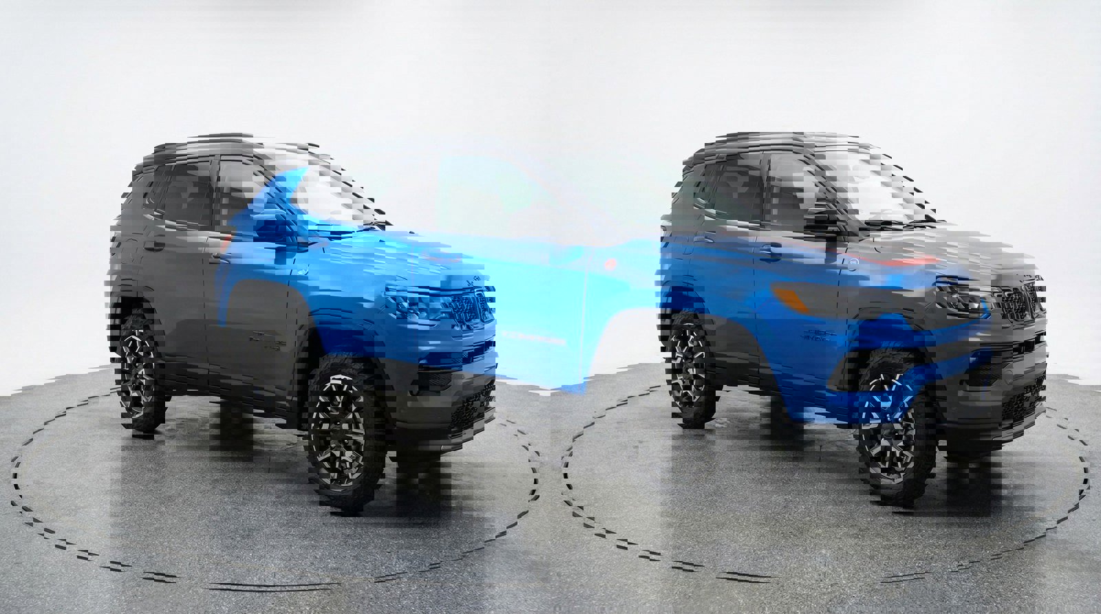 Used 2025 Jeep Compass Trailhawk image 1