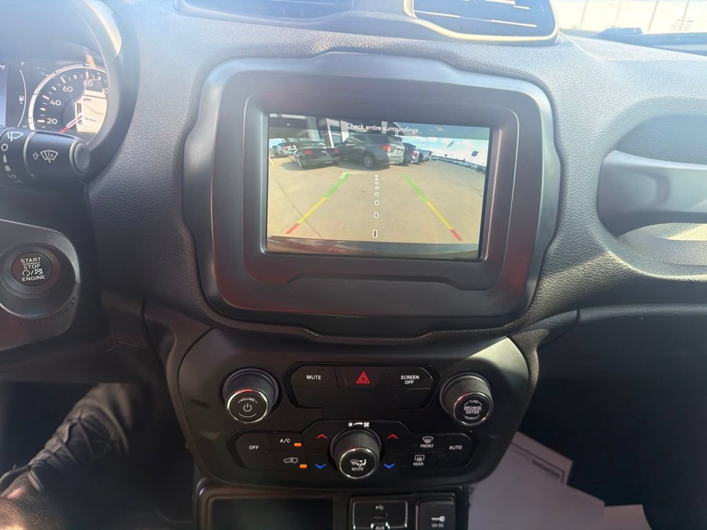 Used 2018 Jeep Renegade Latitude FWD image 12