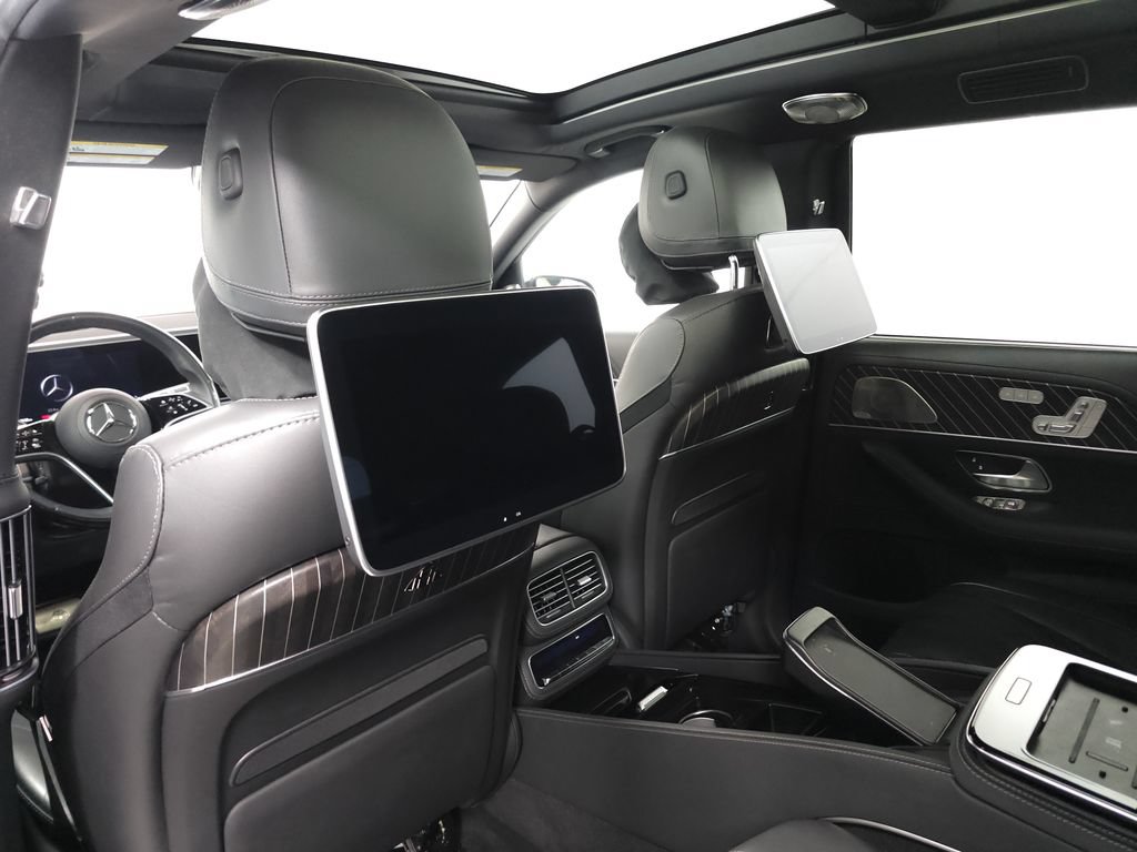 Used 2025 Mercedes-Benz Maybach GLS 600 4MATIC image 30