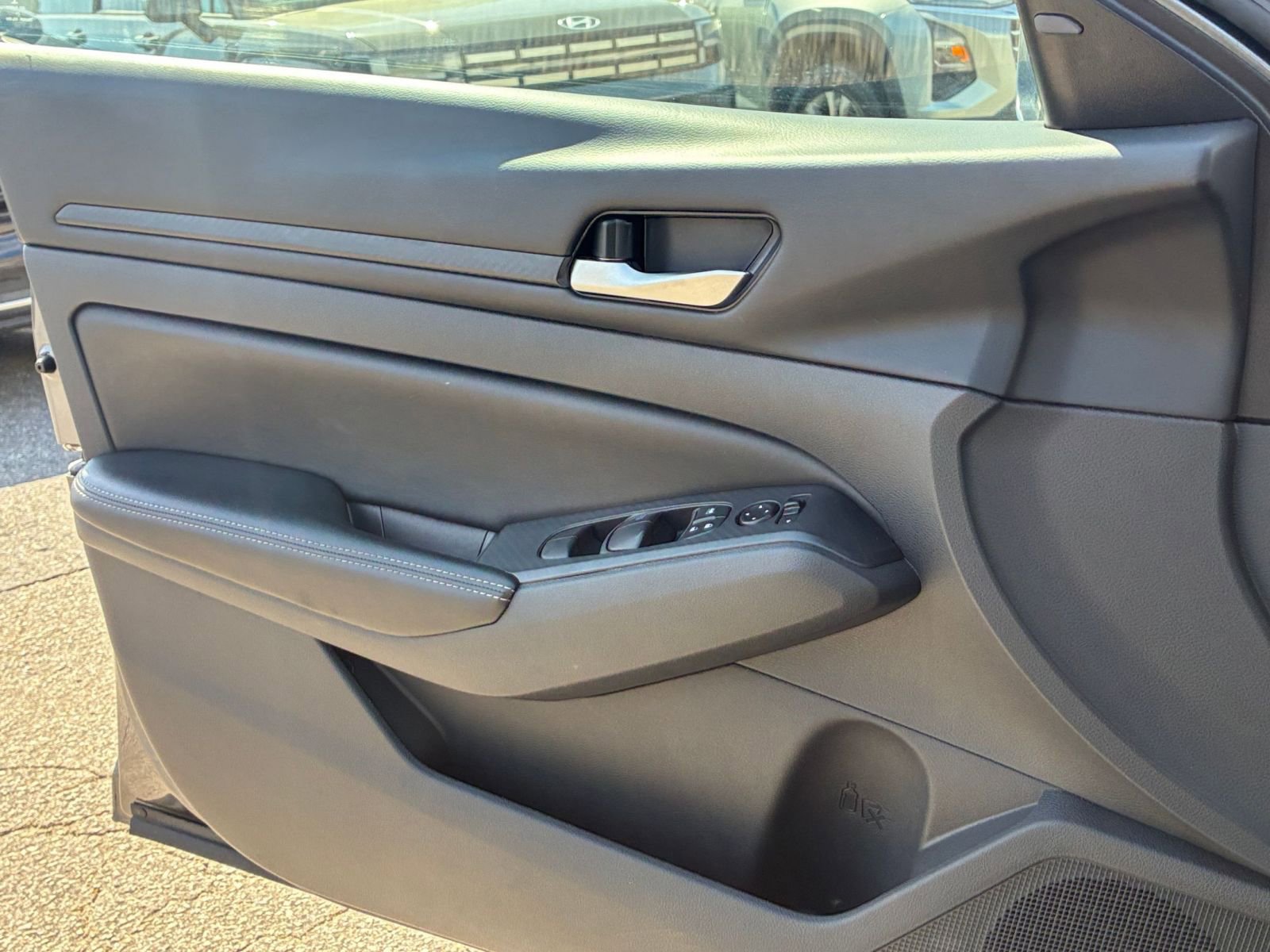 Used 2025 Nissan Altima 2.5 SV FWD image 18
