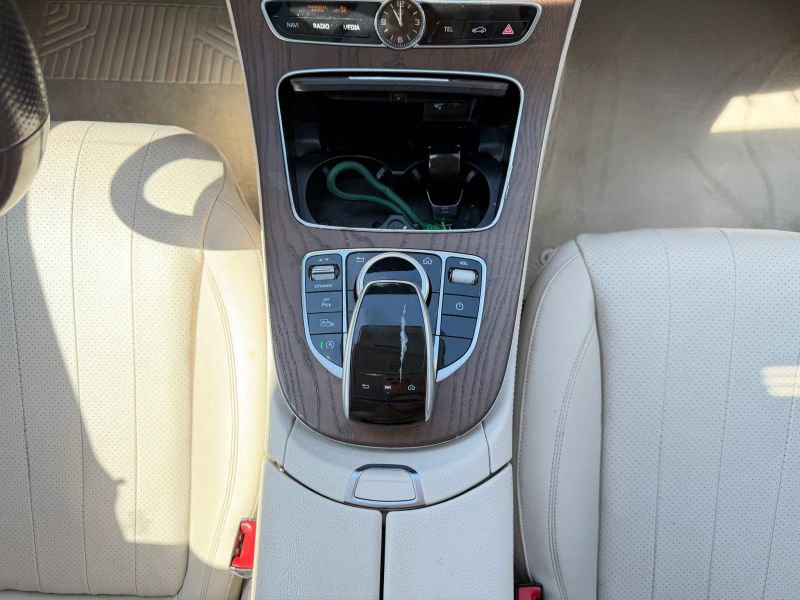 Used 2018 Mercedes-Benz E 400 4MATIC Sedan image 24