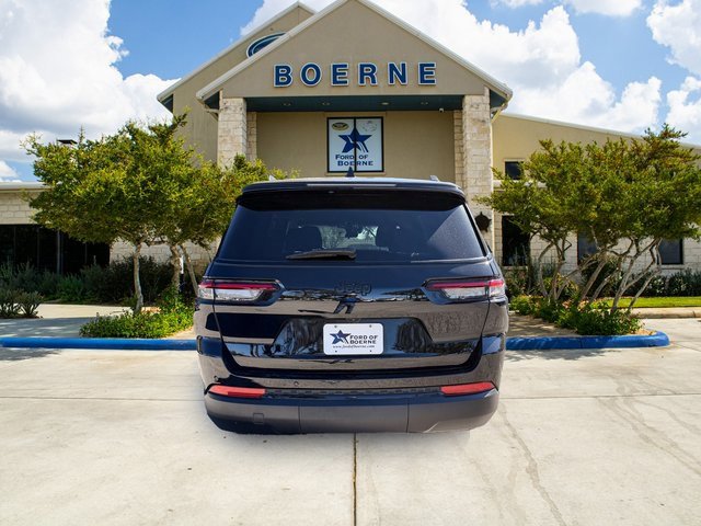 Used 2025 Jeep Grand Cherokee L Laredo image 4