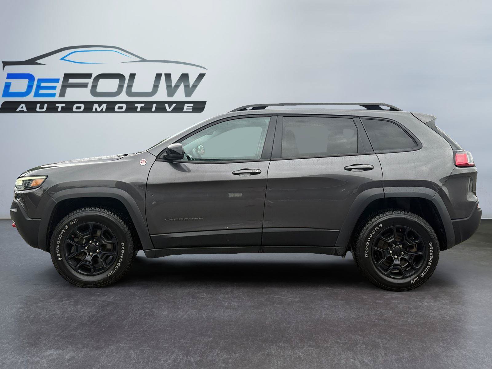 Used 2022 Jeep Cherokee Trailhawk w/ Sun & Sound Group AWD/4WD image 6