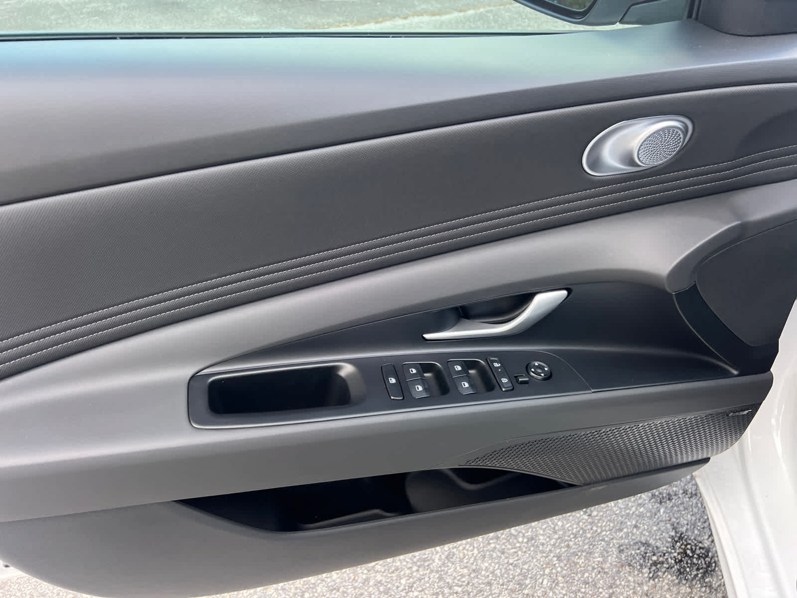 New 2026 Hyundai Elantra Limited FWD image 15