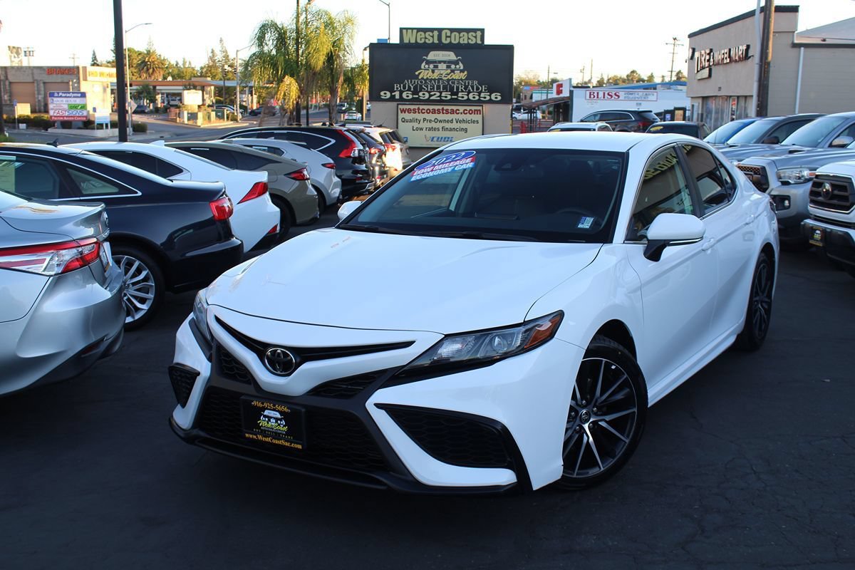 Used 2022 Toyota Camry SE w/ Carpet Mat Package (TMS) FWD image 38