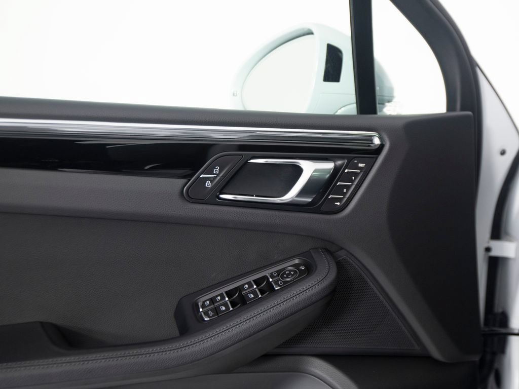 Certified 2026 Porsche Macan S AWD/4WD image 21