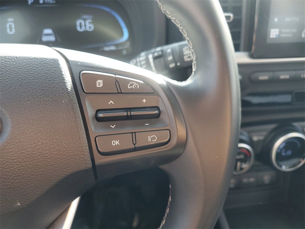 Used 2024 Hyundai Venue SEL image 21