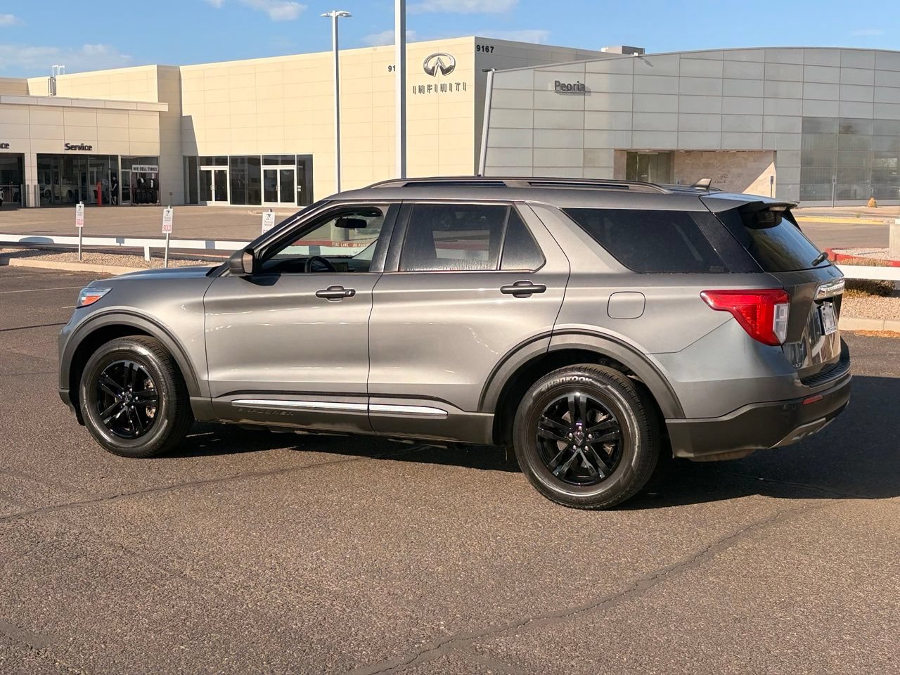 Used 2023 Ford Explorer XLT w/ Equipment Group 202A RWD image 4