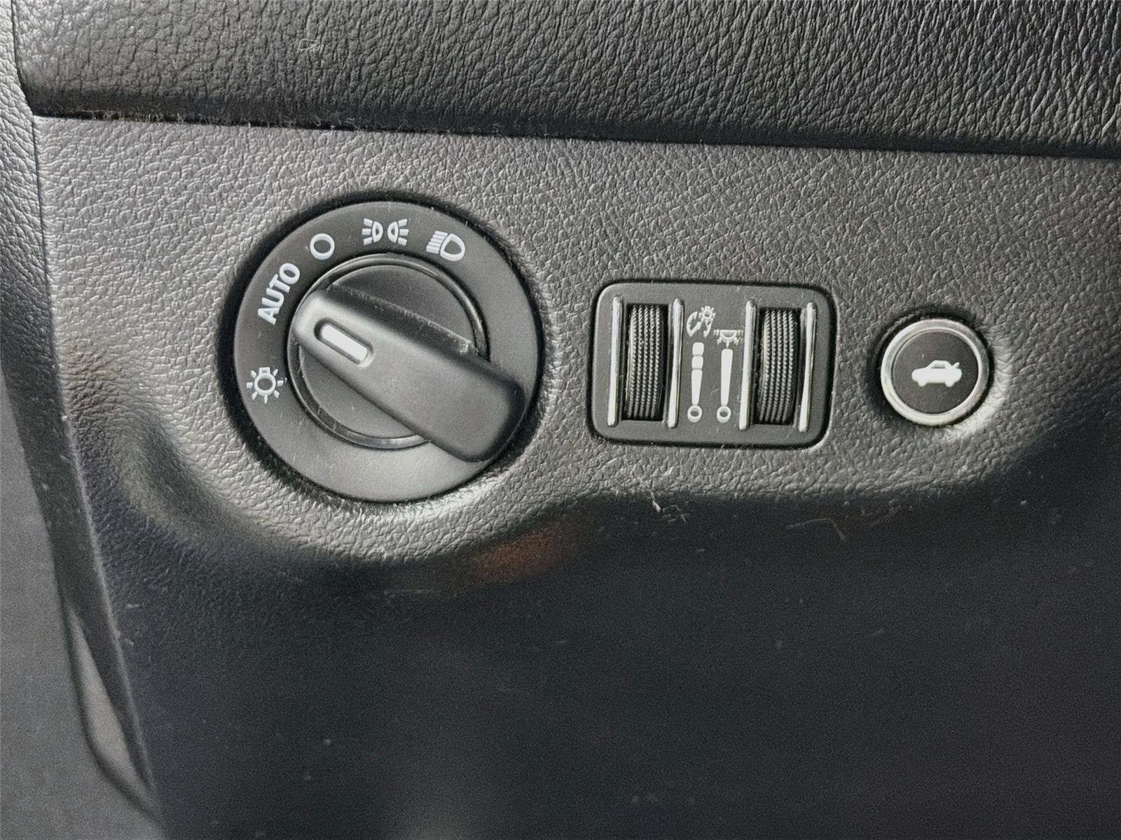 Used 2022 Dodge Challenger SXT RWD image 11