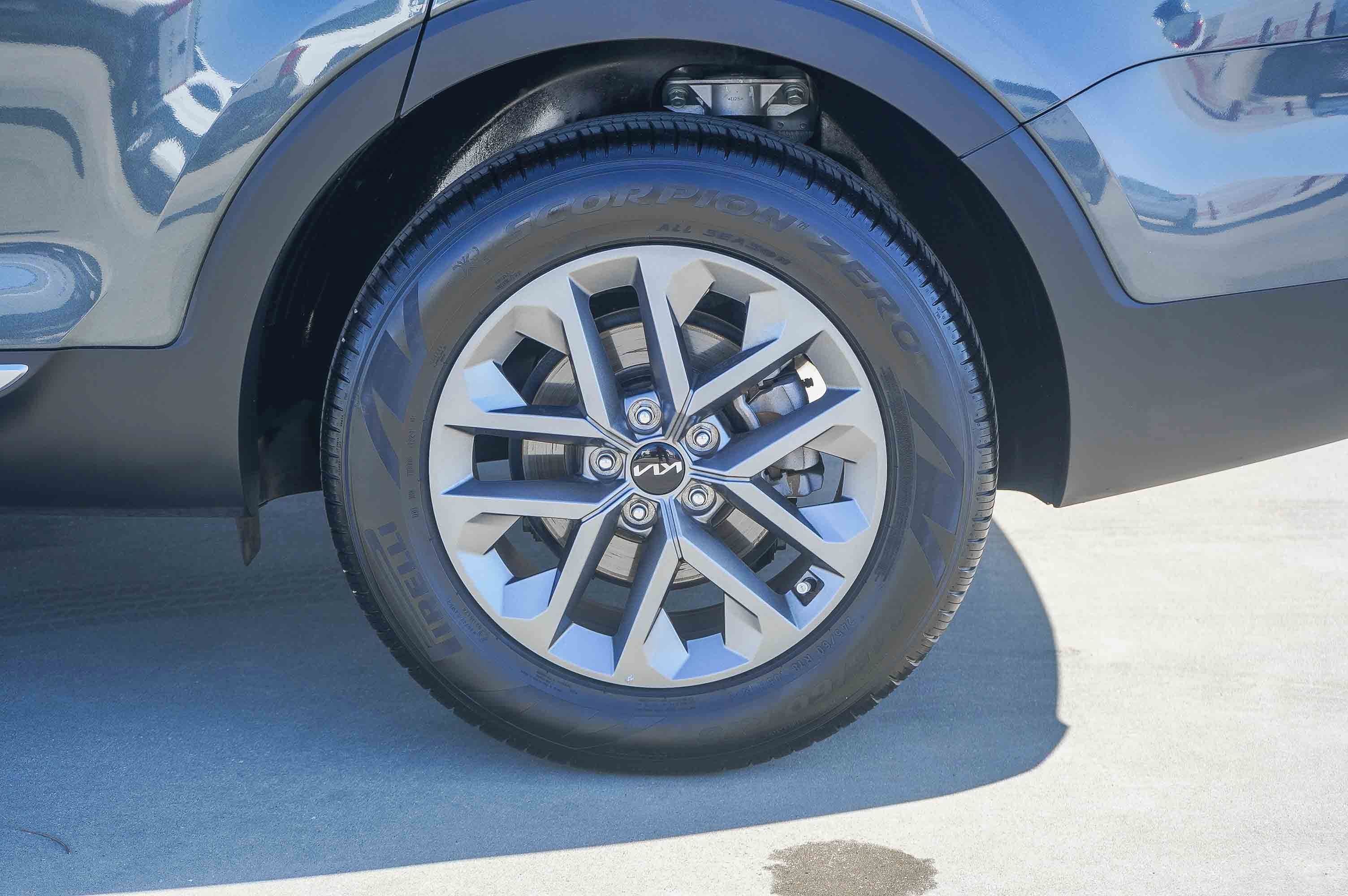 Used 2024 Kia Telluride LX image 6