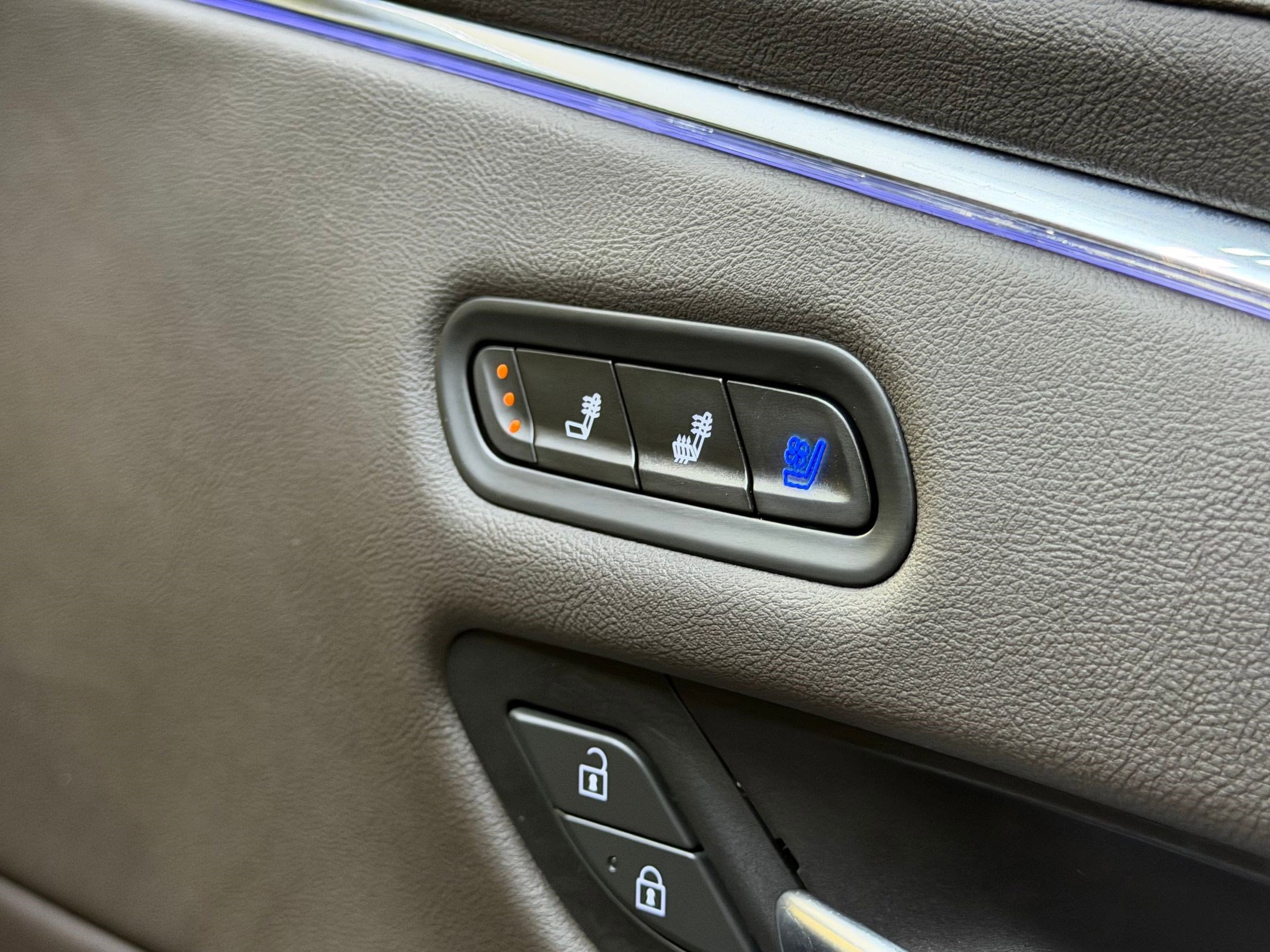 Certified 2023 Cadillac Escalade ESV Premium Luxury image 54