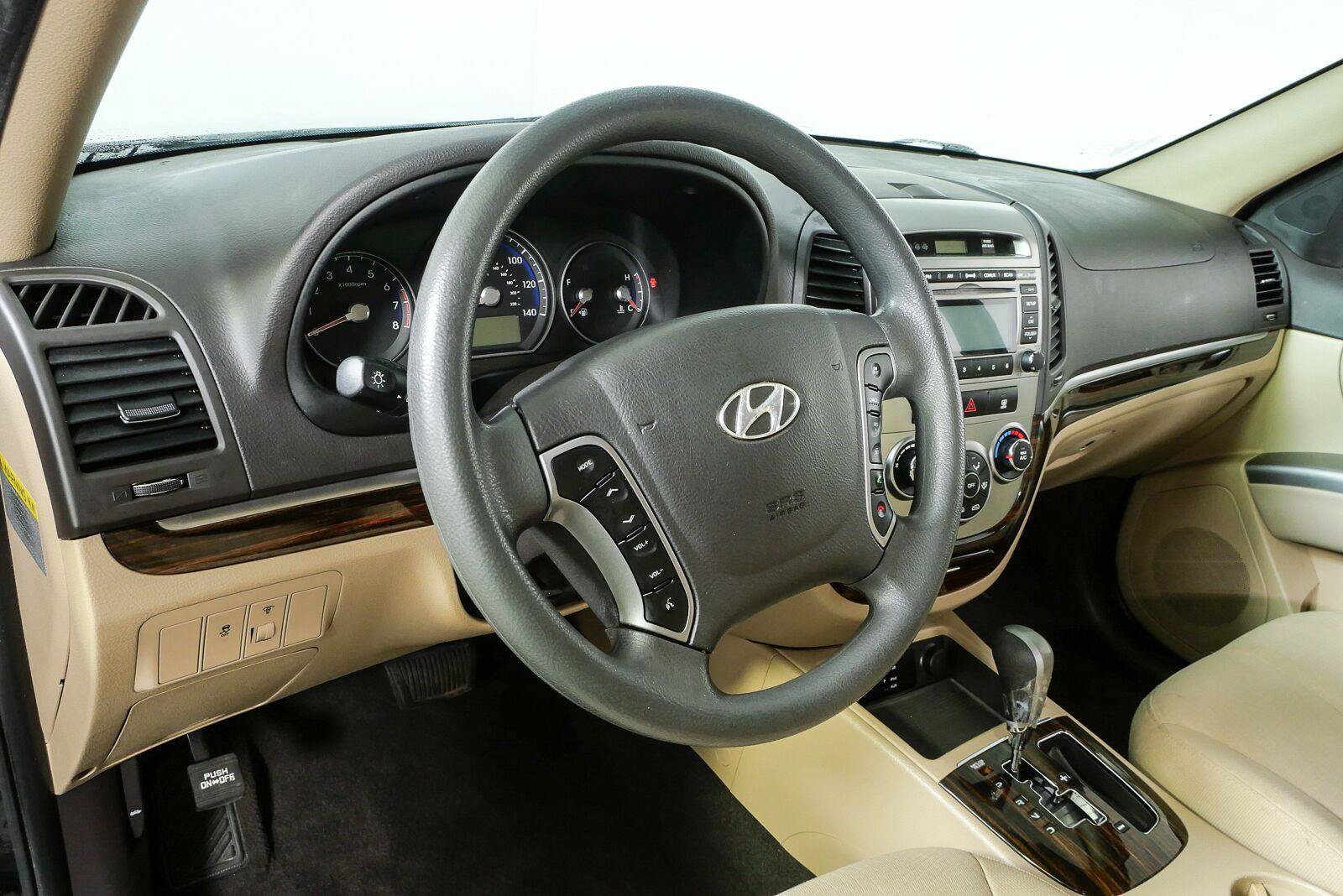 Used 2011 Hyundai Santa Fe GLS FWD image 4