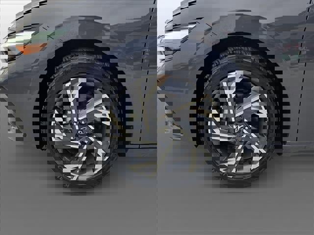 Certified 2025 Hyundai Elantra SEL image 9