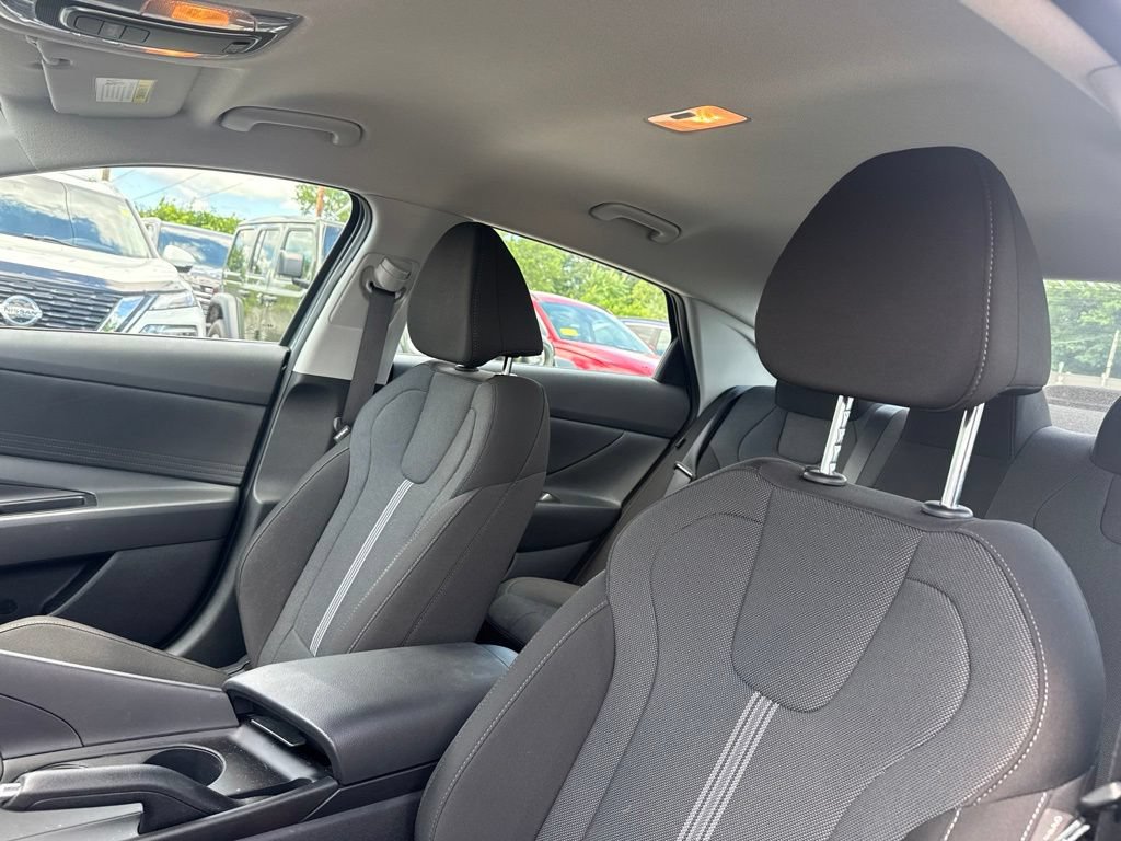 Used 2025 Hyundai Elantra SE FWD image 13