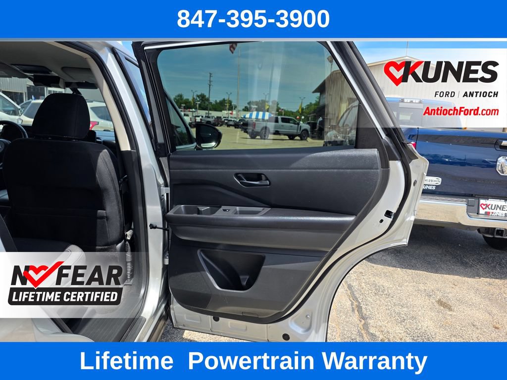 Used 2025 Nissan Pathfinder SV FWD image 29