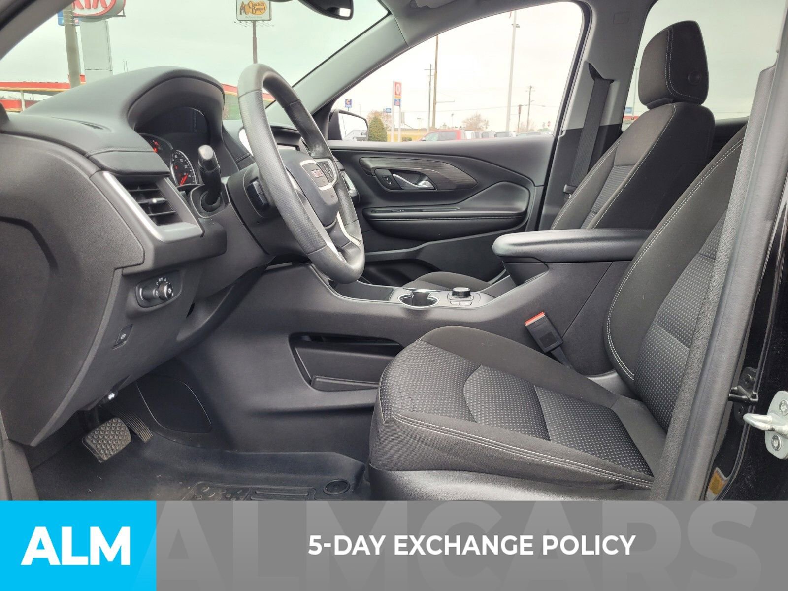 Used 2022 GMC Terrain SLE w/ Driver Convenience Package image 4