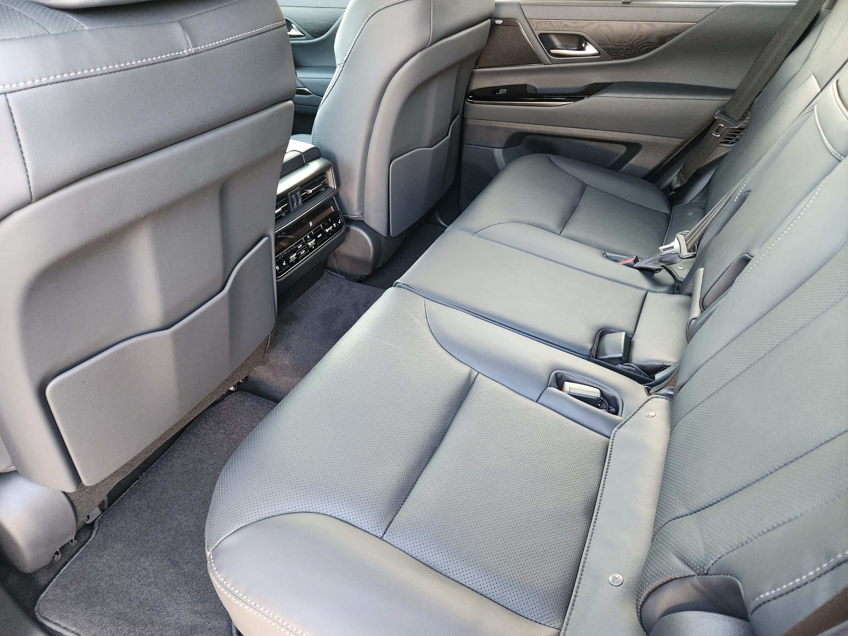 New 2026 Lexus LX 600 4WD w/ Appearance Package image 16