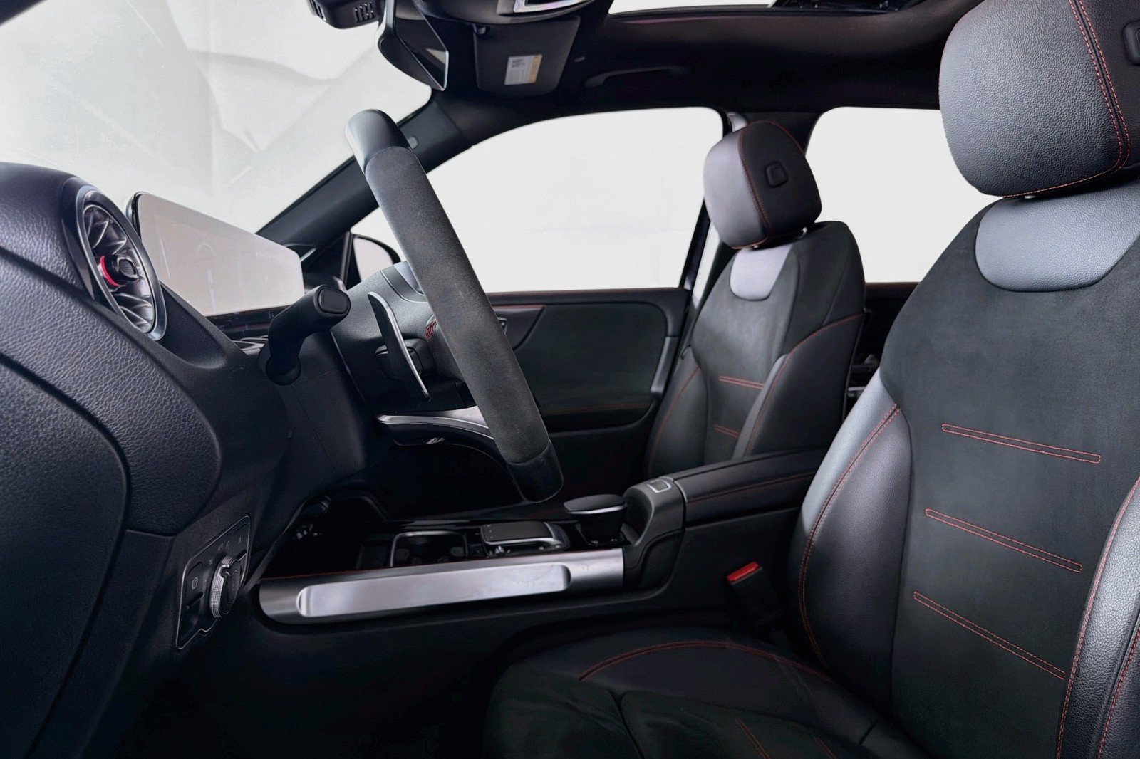 Certified 2023 Mercedes-Benz GLB 35 AMG 4MATIC image 18