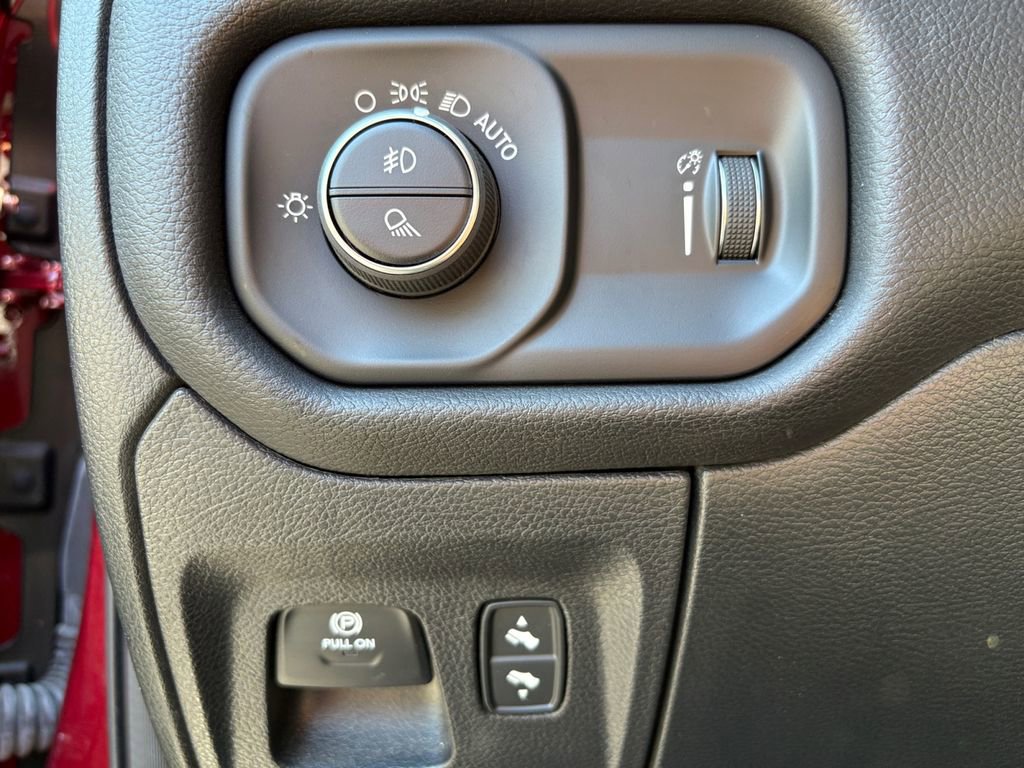 Used 2025 RAM 1500 Big Horn AWD/4WD image 4