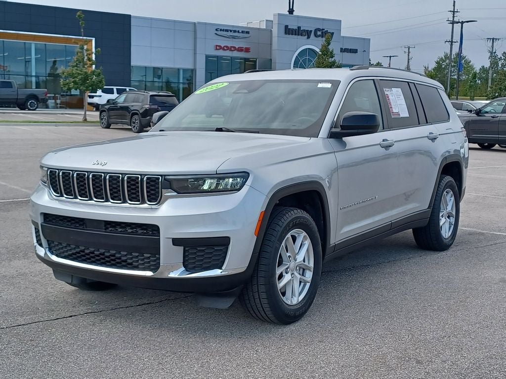 Used 2022 Jeep Grand Cherokee L Laredo w/ Luxury Tech Group I AWD/4WD image 2