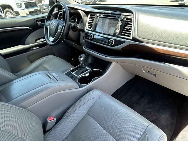 Used 2016 Toyota Highlander Limited Platinum FWD image 13