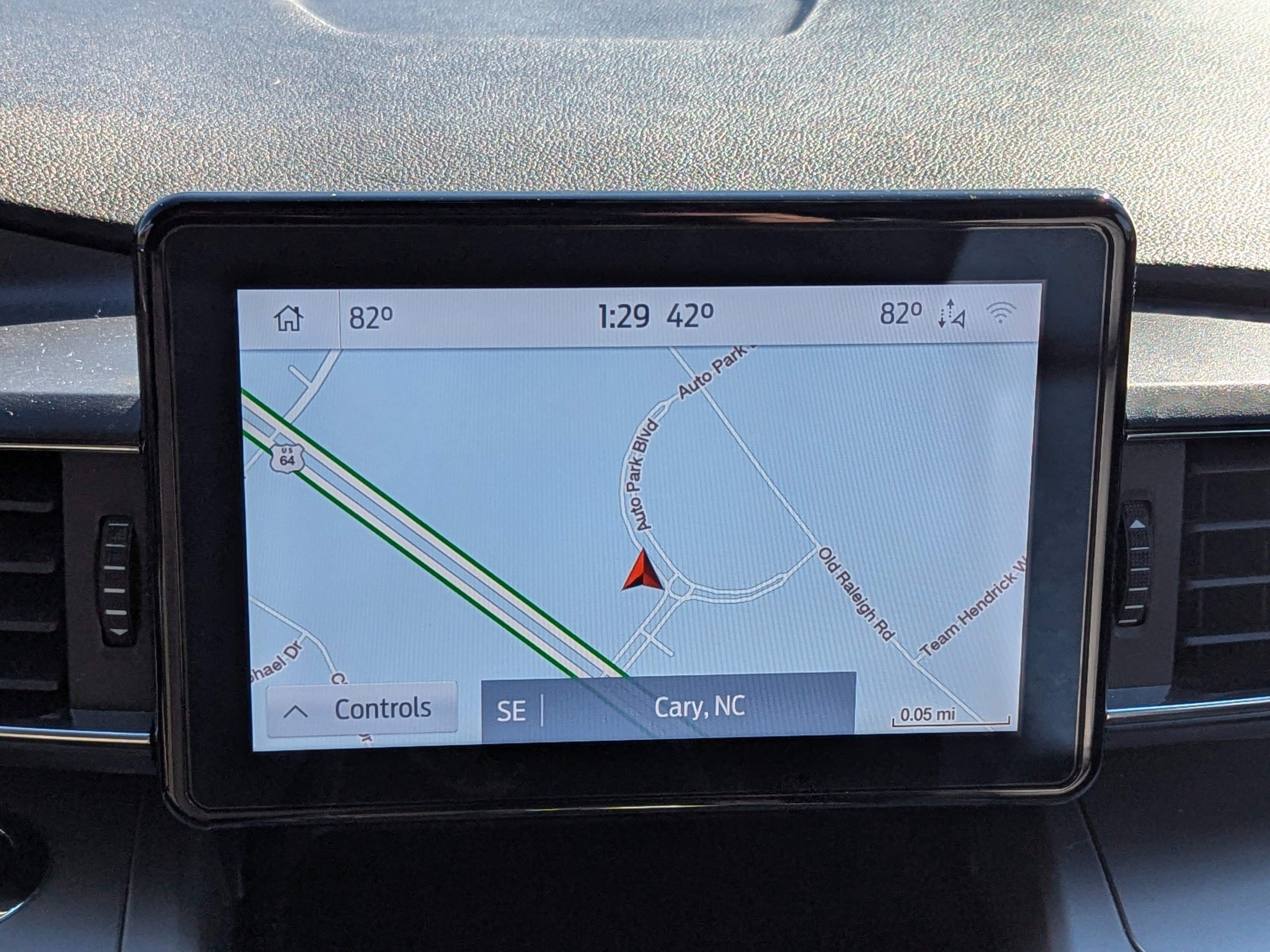 Used 2020 Ford Explorer XLT w/ Equipment Group 202A image 23