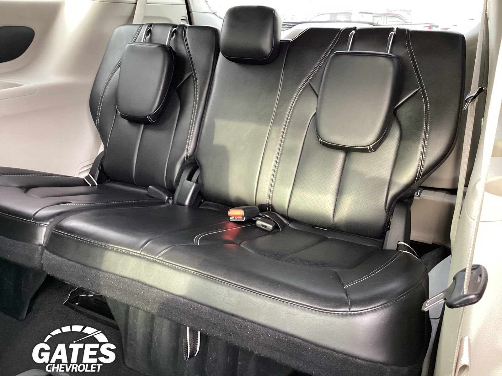 Used 2023 Chrysler Pacifica Touring-L FWD image 14