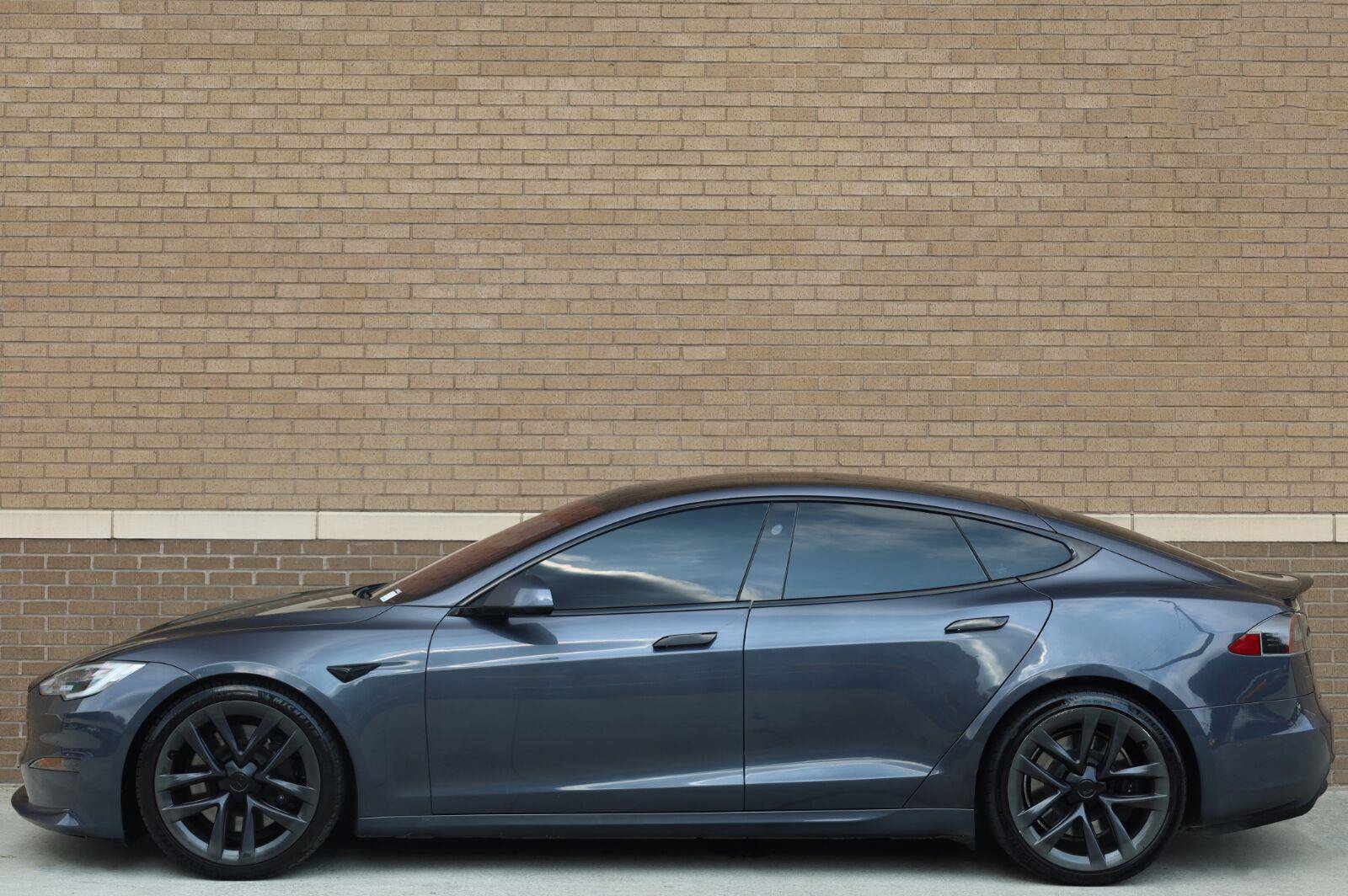 Used 2022 Tesla Model S Plaid AWD/4WD image 2