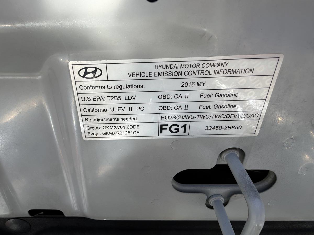 Used 2016 Hyundai Veloster Turbo FWD image 20