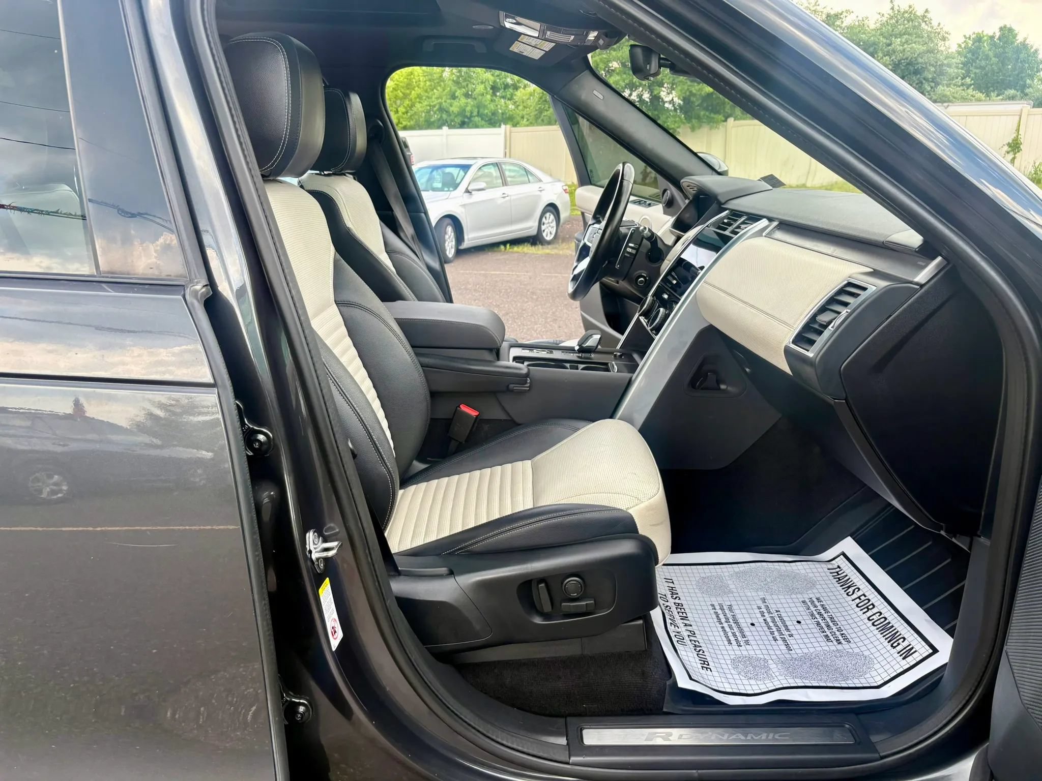 Used 2022 Land Rover Discovery S R-Dynamic AWD/4WD image 32