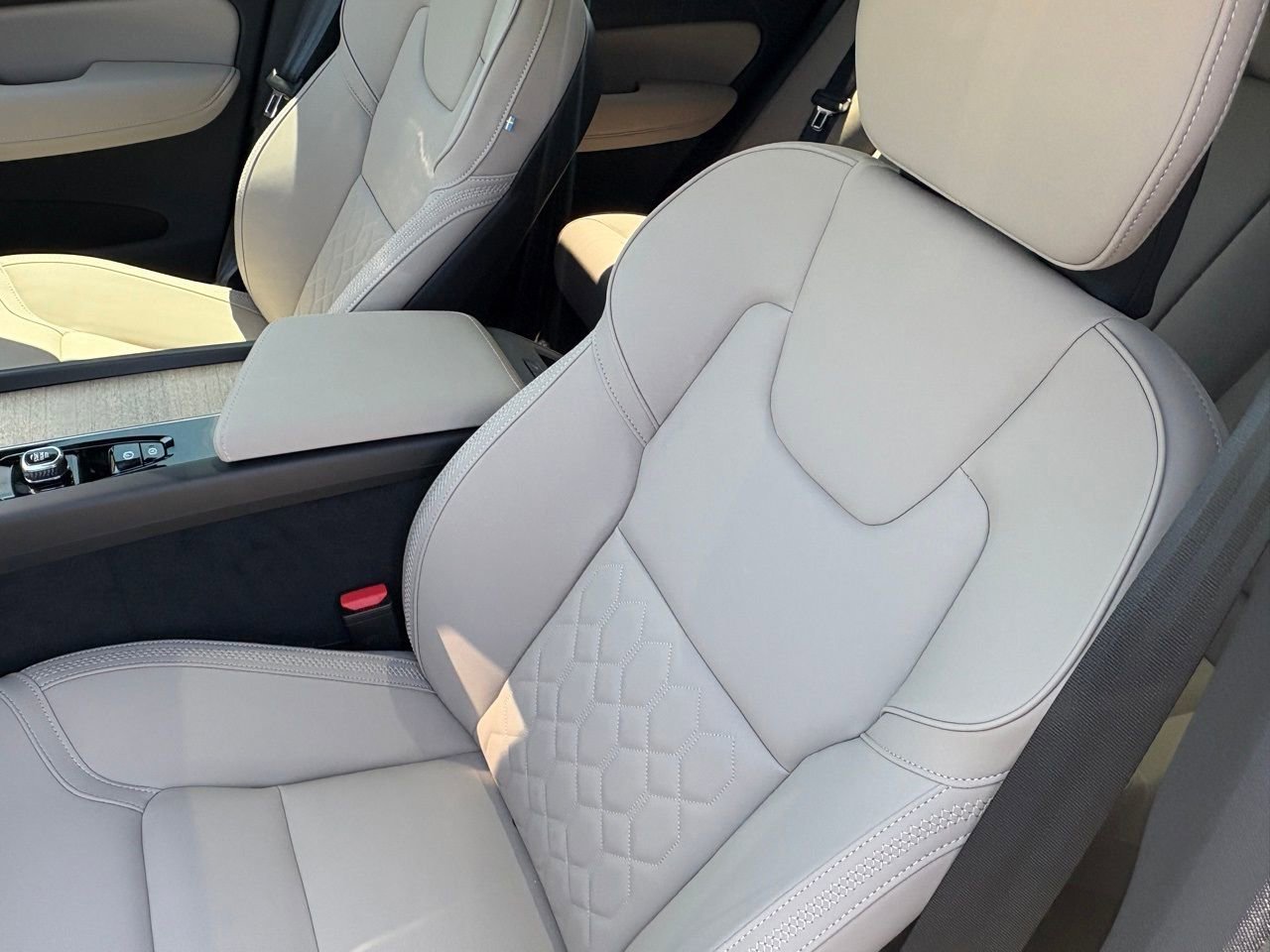 New 2026 Volvo XC60 B5 Plus w/ Protection Package Premier image 16