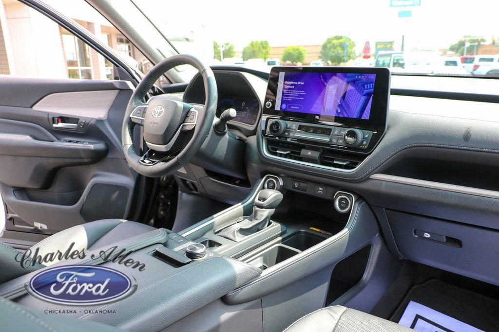 Used 2024 Toyota Grand Highlander AWD image 15