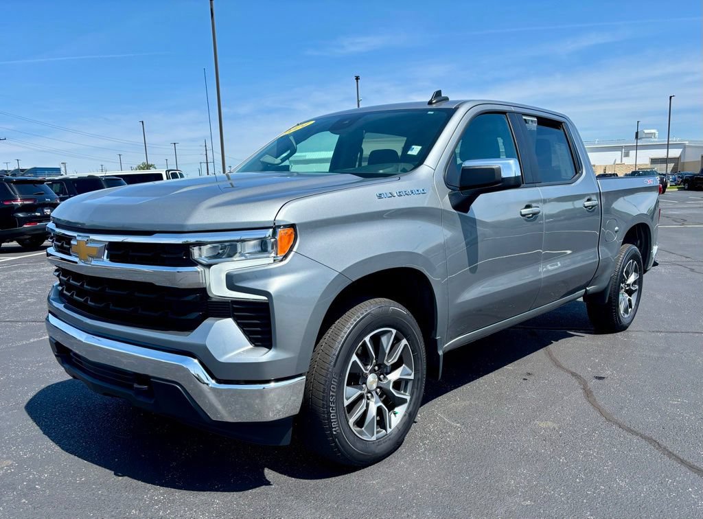 Used 2024 Chevrolet Silverado 1500 LT AWD/4WD image 3