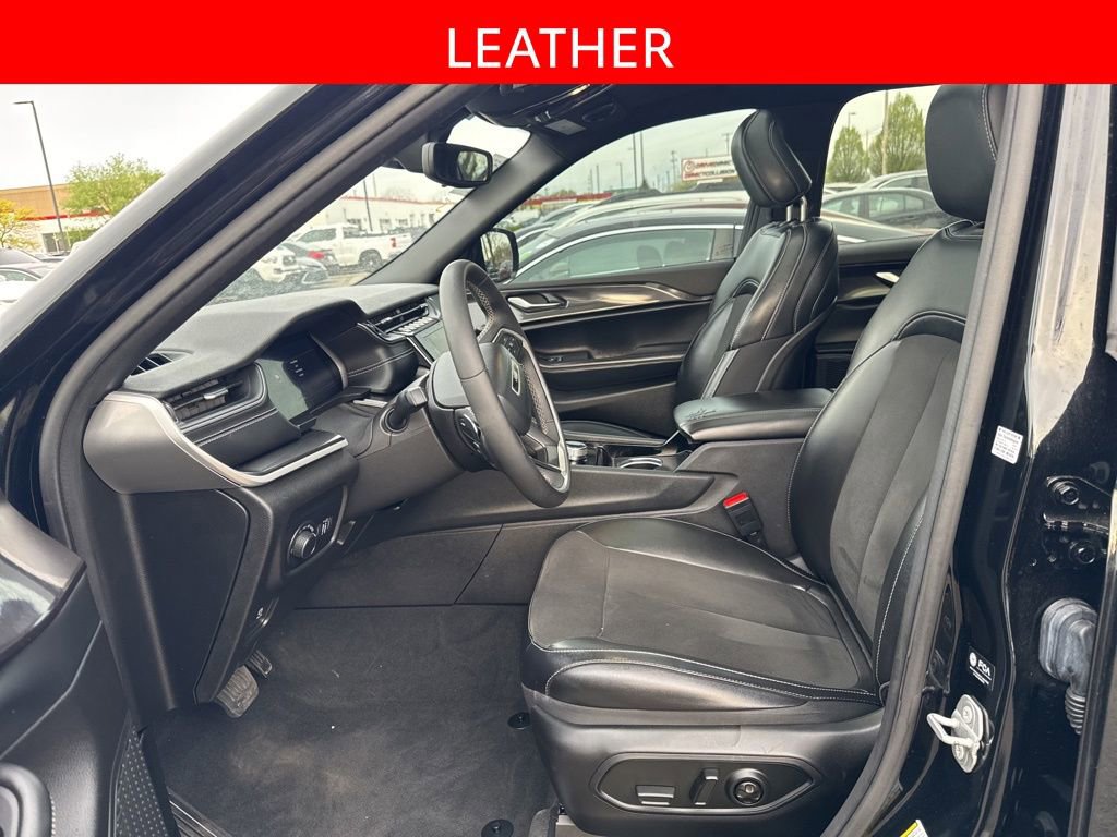 Used 2023 Jeep Grand Cherokee Altitude image 5