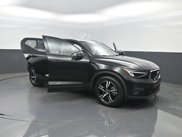 Used 2023 Volvo XC40 B5 Core w/ Convenience Package AWD/4WD image 41