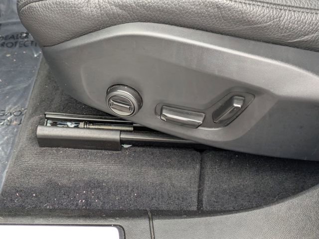 Used 2025 Volvo XC60 B5 Plus image 12