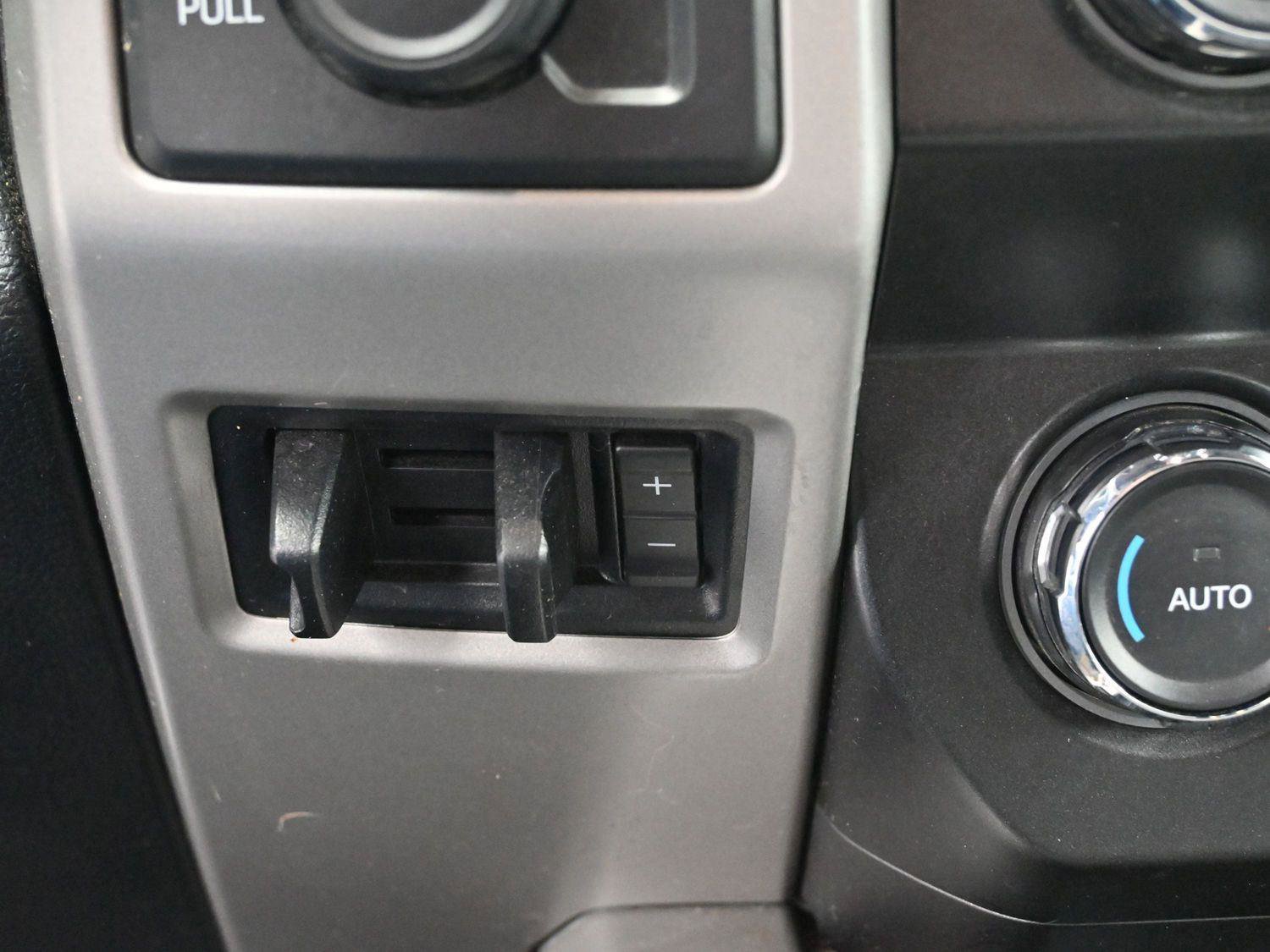 Used 2019 Ford F250 Lariat w/ Chrome Package image 29