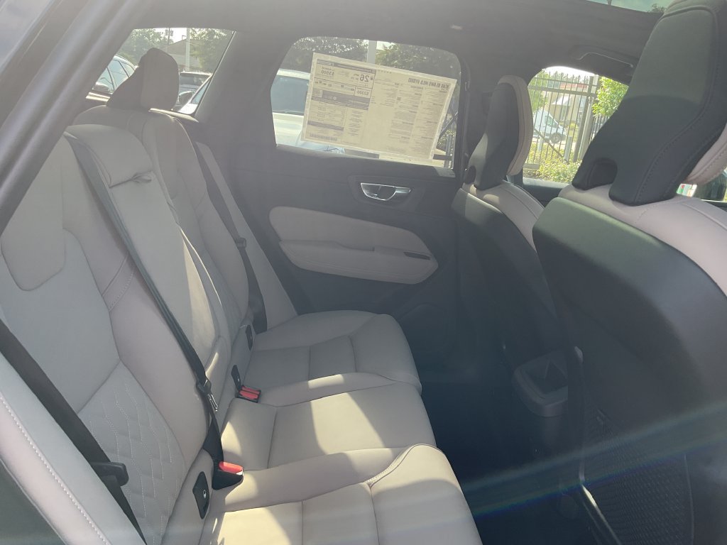 New 2027 Volvo XC60 B5 Plus AWD/4WD image 16