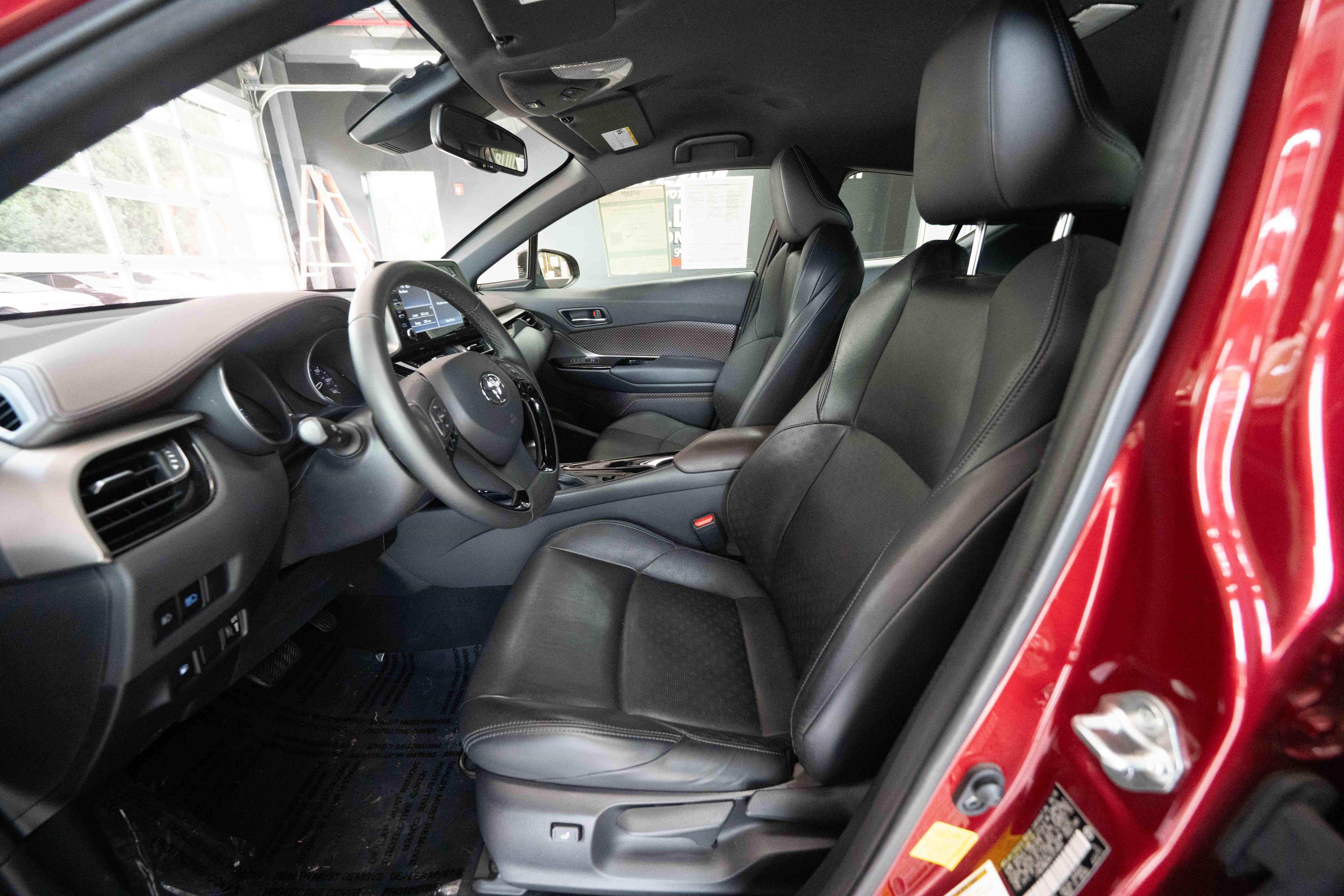 Used 2019 Toyota C-HR Limited FWD image 9