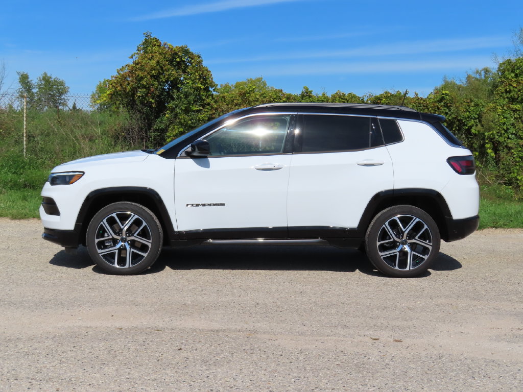 Used 2025 Jeep Compass Limited w/ Elite Group AWD/4WD image 8
