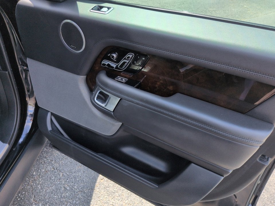 Used 2019 Land Rover Range Rover HSE image 31