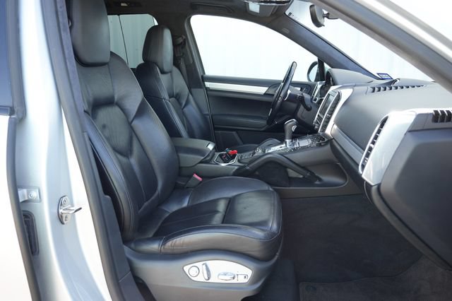 Used 2014 Porsche Cayenne GTS AWD/4WD image 13