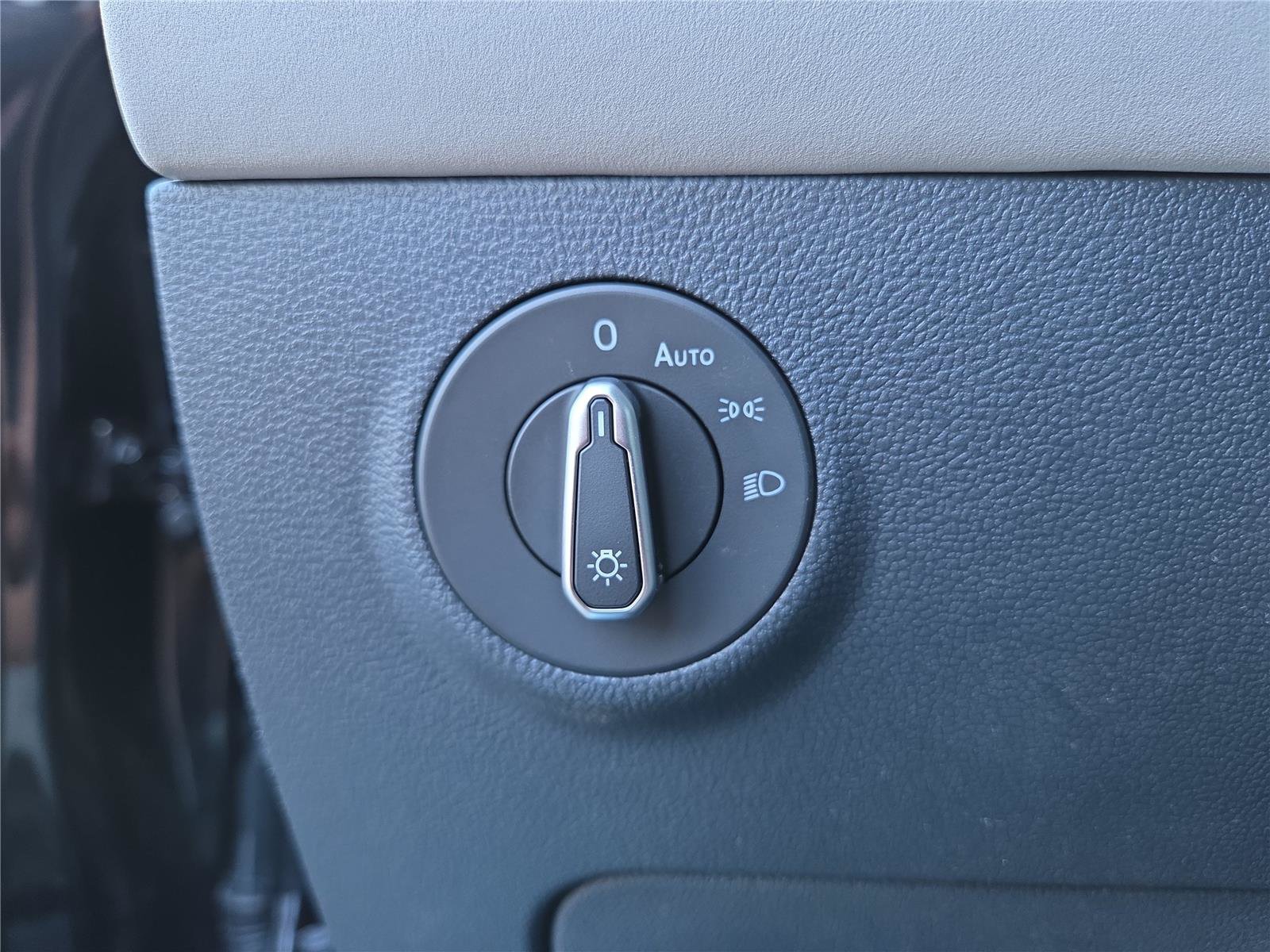 New 2026 Volkswagen Taos SE w/ Panoramic Sunroof Package FWD image 16