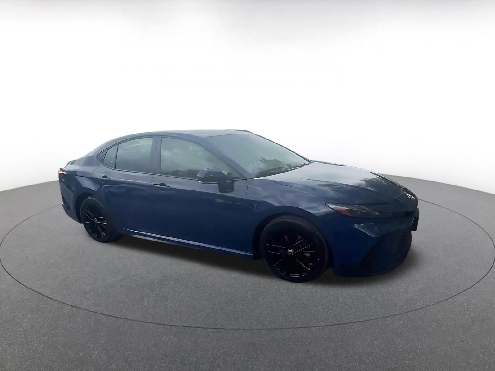Used 2025 Toyota Camry SE FWD image 2