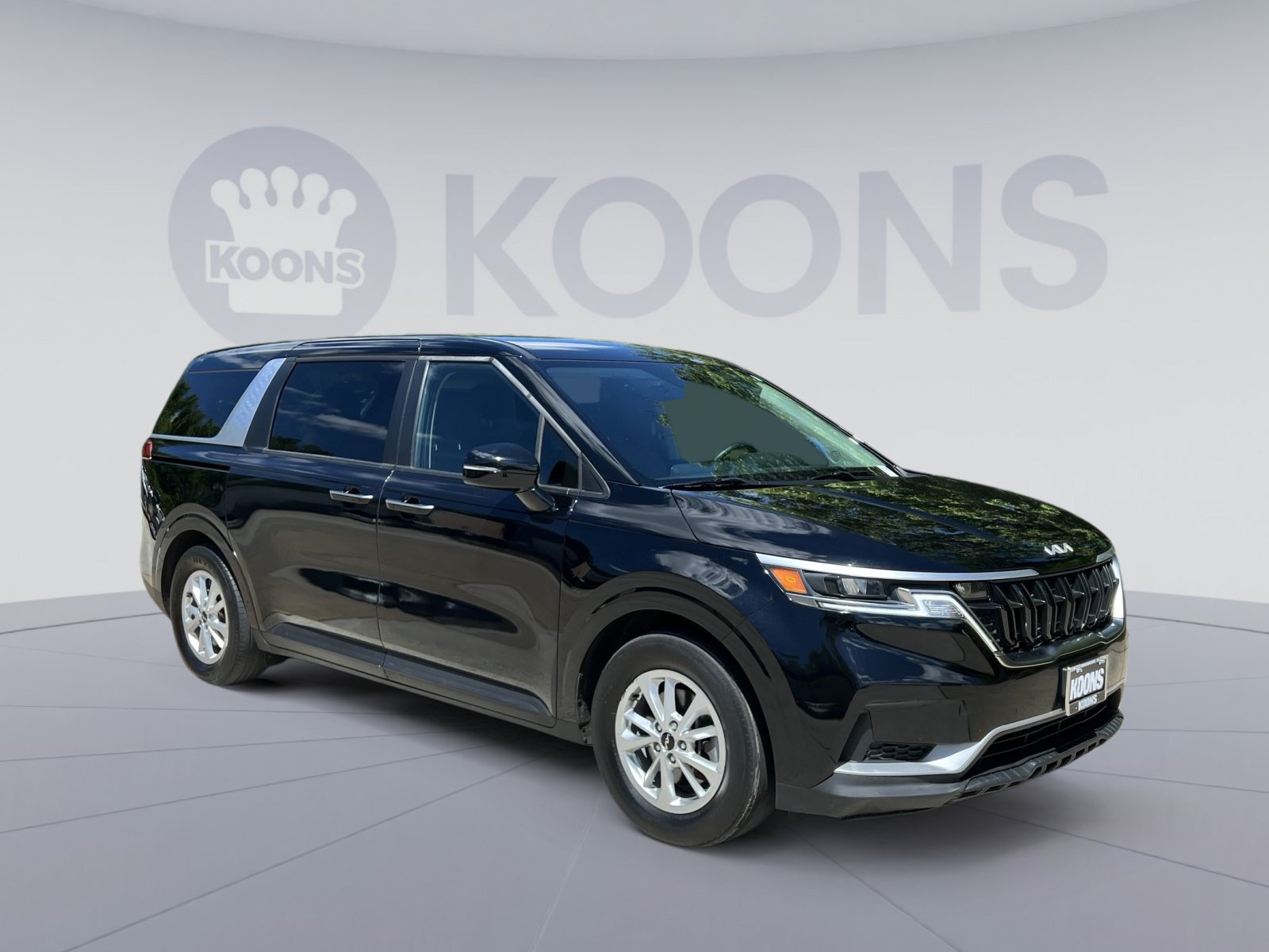 Used 2024 Kia Carnival LX FWD image 2